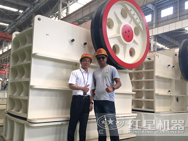 來(lái)廠參觀顎破的客戶(hù)