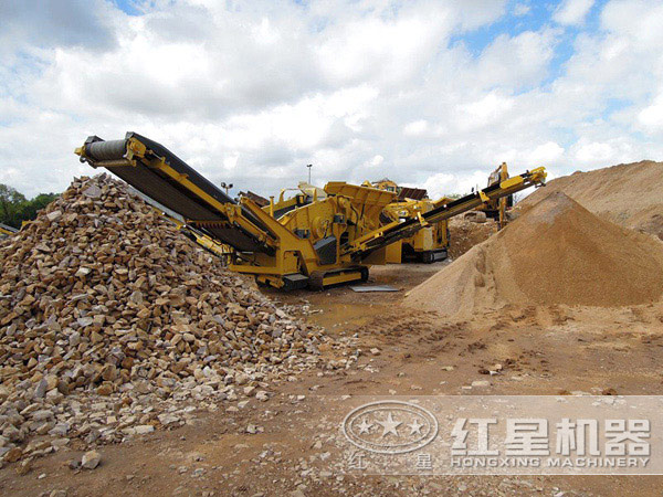 流動(dòng)式建筑垃圾粉碎機(jī)用戶(hù)現(xiàn)場(chǎng)