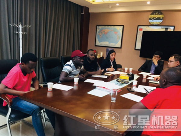 紅星為客戶(hù)講解、配置設(shè)備